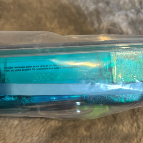 Vintage Fujifilm quick snap waterproof disposable camera - Picture 3 of 3